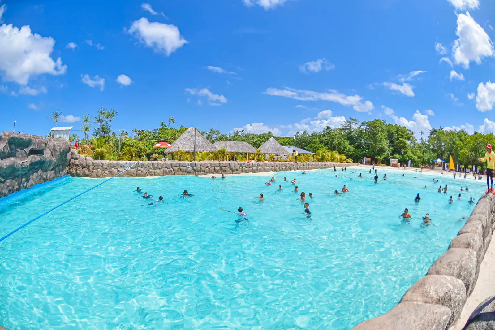 Atrações que atingem até 40 km/h, bandas ao vivo, pockets shows e circuitos de arvorismo estão entre as programações especiais para o mês de janeiro no Valparaíso Adventure Park (Foto: Divulgação)