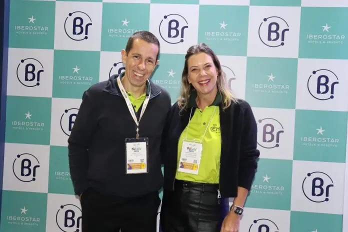 Flávio Louro, CEO da EHTL, e Isadora Silvestre, gerente de Marketing. Crédito: Diego Siliprando/Brasilturis