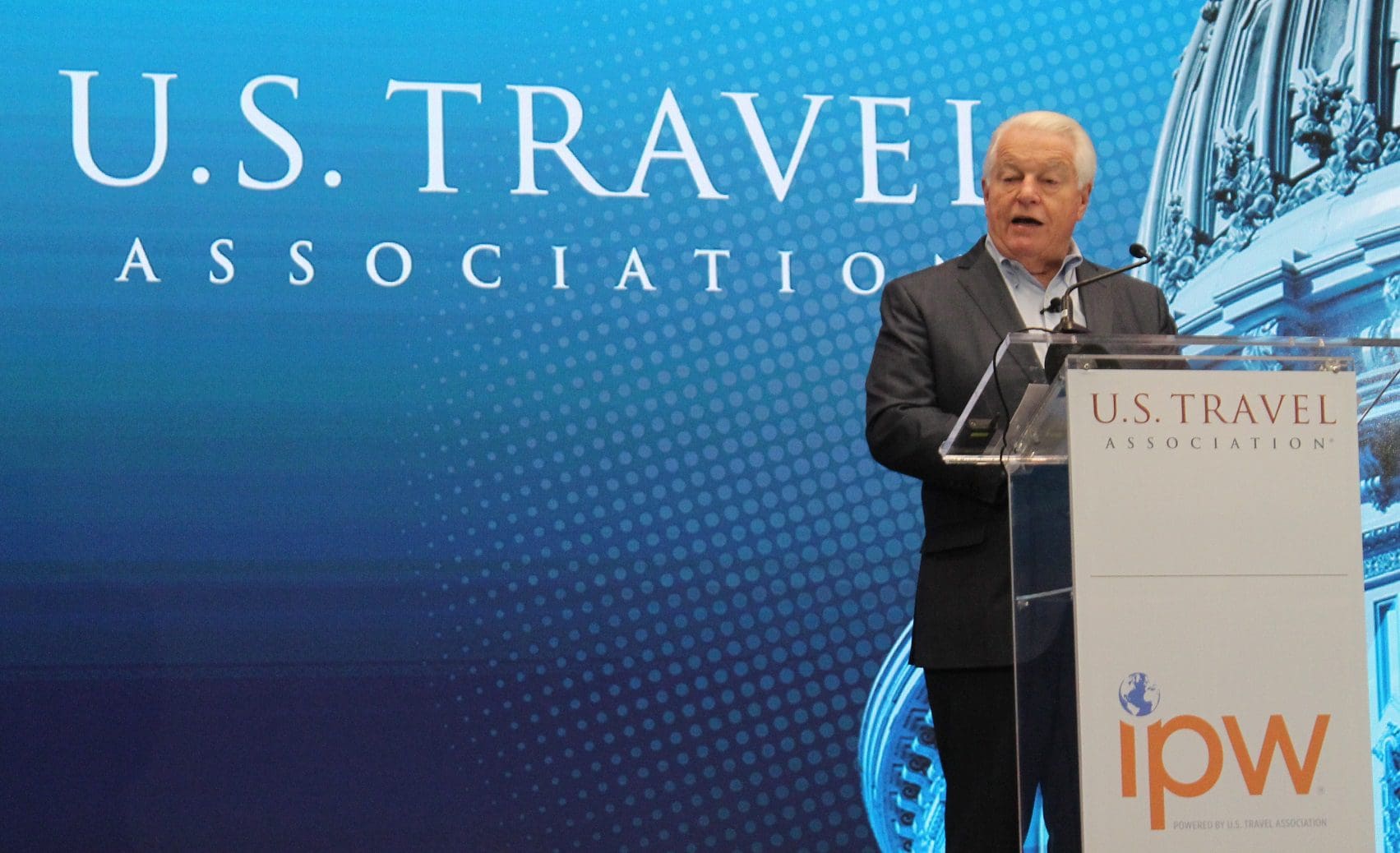 roger-dow-presidente-e-ceo-do-us-travel-association-reconehceu-os-problemas-de-agendamento-de-vistos-durante-o-ipw