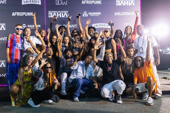 Jovens apoiados pelo projeto durante evento em Salvador, a ClickBus realizou o transporte de todos - Divulgação/Instagram: Perifa na Lista