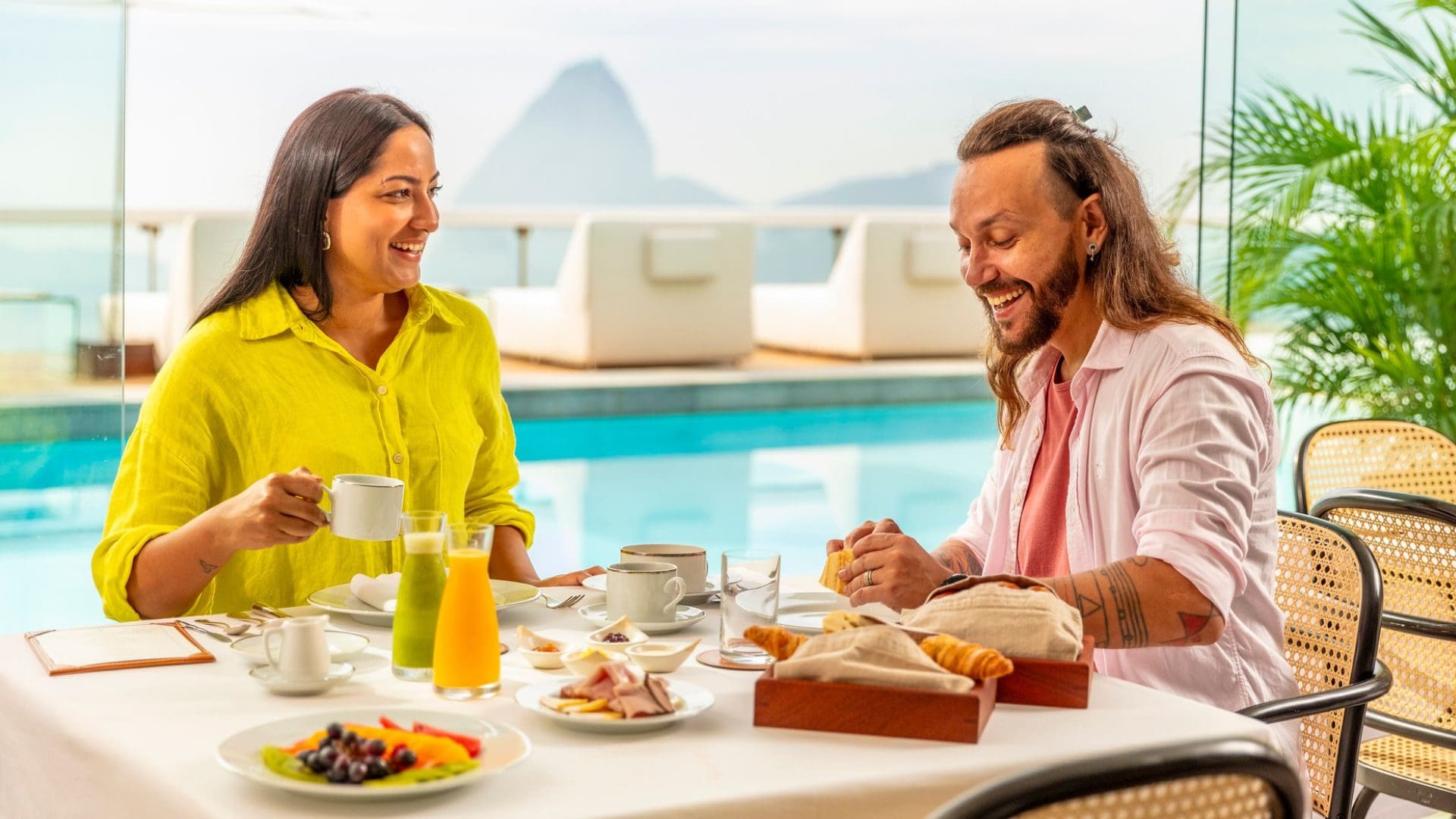 Casal-turistas-Rio-de-Janeiro-Hotel-Vila-Santa-Teresa-20240409-0C0A9492-foto-Sebrae-Embratur turistas internacionais