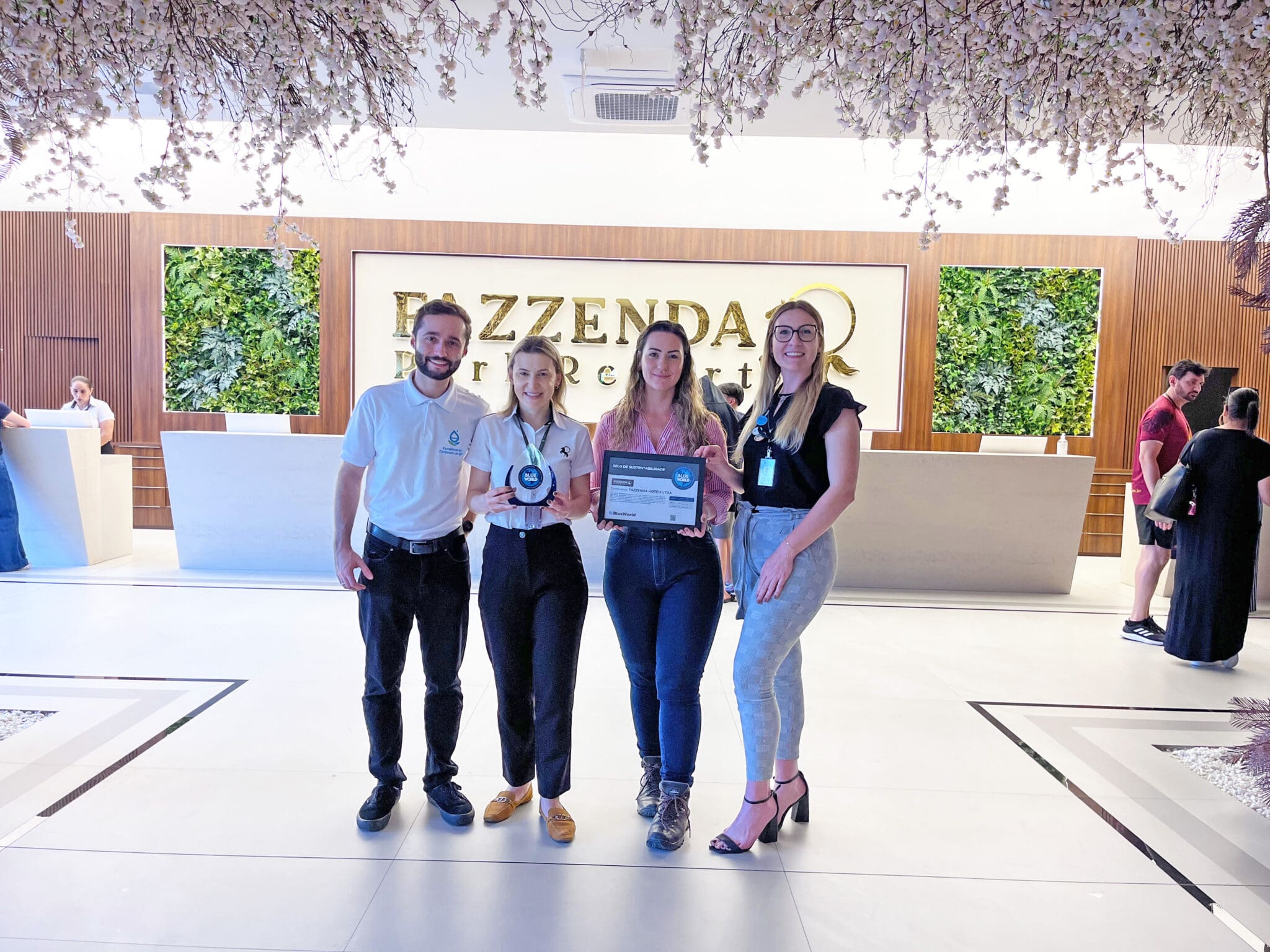 A empresa utiliza fontes de energia renovável, como solar, eólica, biomassa e pequenas centrais hidrelétricas (PCHs), para reduzir sua pegada de carbono. Foto: Divulgação Fazzenda Park Resort A empresa utiliza fontes de energia renovável, como solar, eólica, biomassa e pequenas centrais hidrelétricas (PCHs), para reduzir sua pegada de carbono. Foto: Divulgação Fazzenda Park Resort