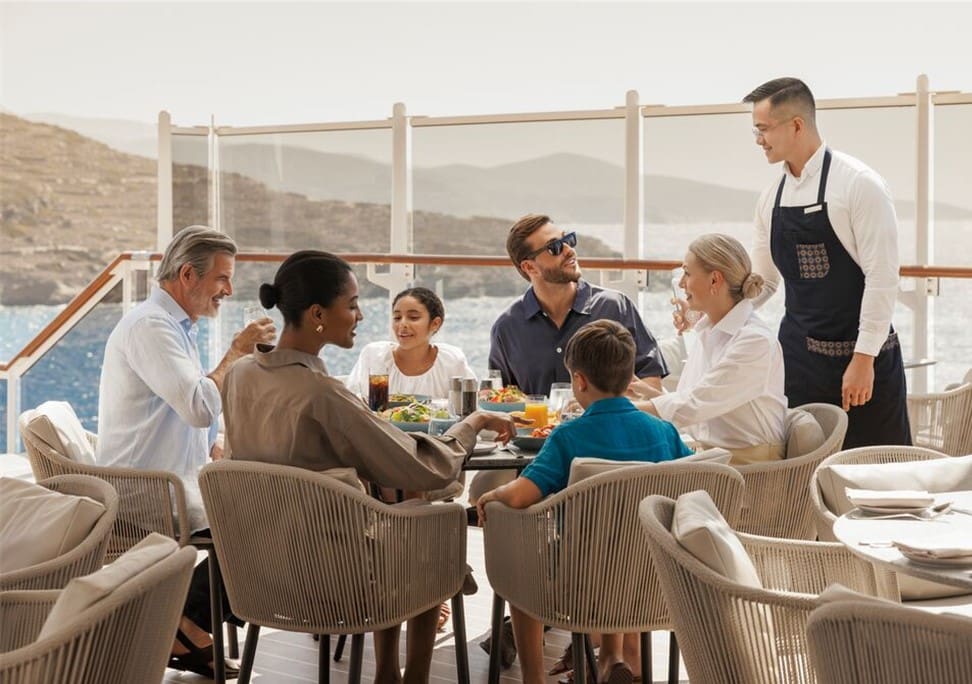 A programação inclui uma celebração especial para a Páscoa, com eventos temáticos e experiências gastronômicas elaboradas. Foto: Divulgação Explora Journeys explora journeys