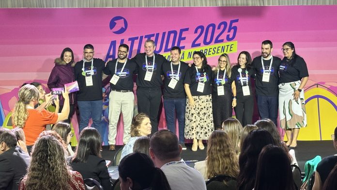 Leandro Pimenta quarto a contar da esquerda- segue como embaixador da Alagev