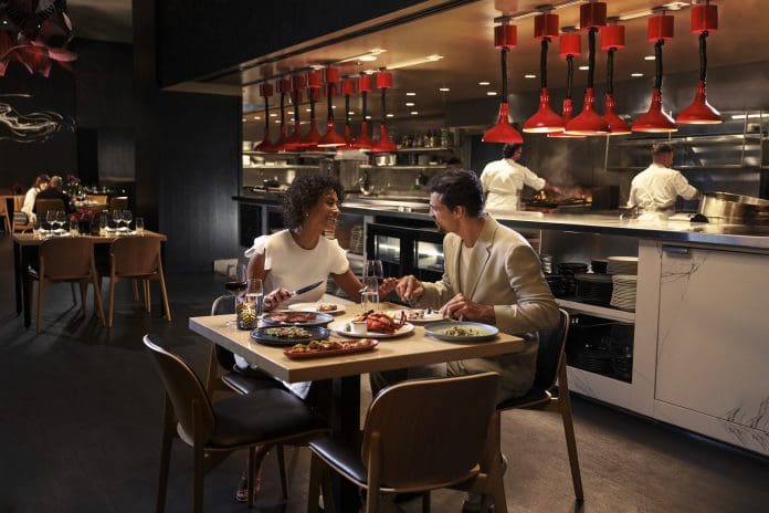 3170-couple-dining Esta é a primeira vez que Orlando conquista um restaurante com duas estrelas Michelin. Crédito: Divulgação