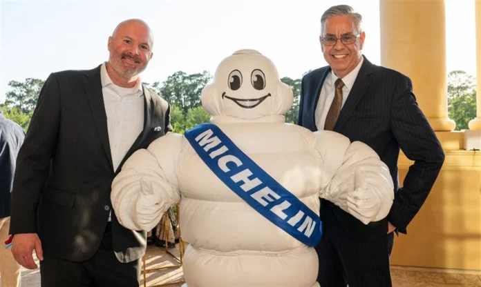 default (6) Victoria & Albert’s