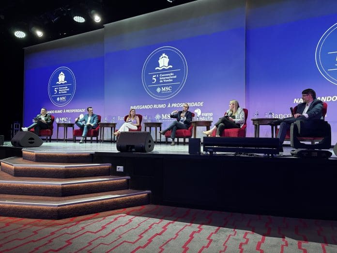 Painel de Líderes da 5ª Convenção Internacional de Vendas da MSC contou com a mediação de Felipe Lima, chefe de Redação do Brasilturis. Crédito: Sylvia Barreto/Viajar é Simples