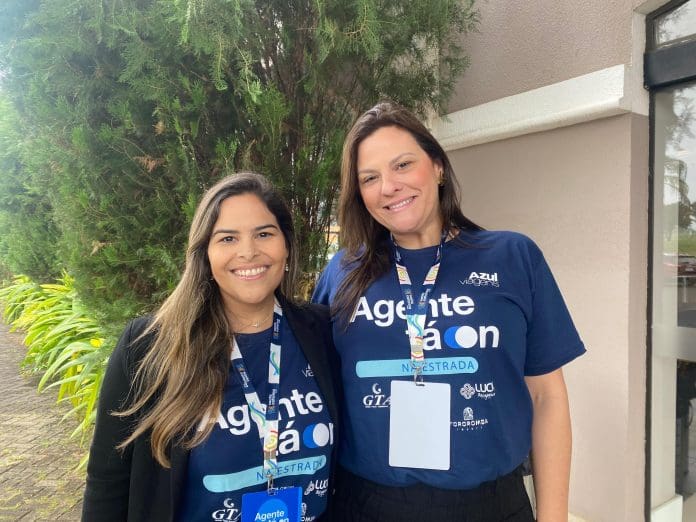 Patrícia Gomes e Priscilla Godoy, da Azul Viagens. Crédito: Maurício Herschander/ Brasilturis
