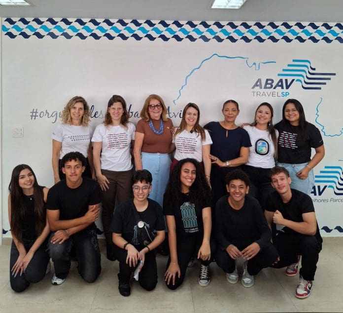 Alunos do Centro Paula Souza visitam a sede da Abav-SP | Aviesp, que confirmou nova turma do projeto Construindo o Futuro. Credito: Divulgação
