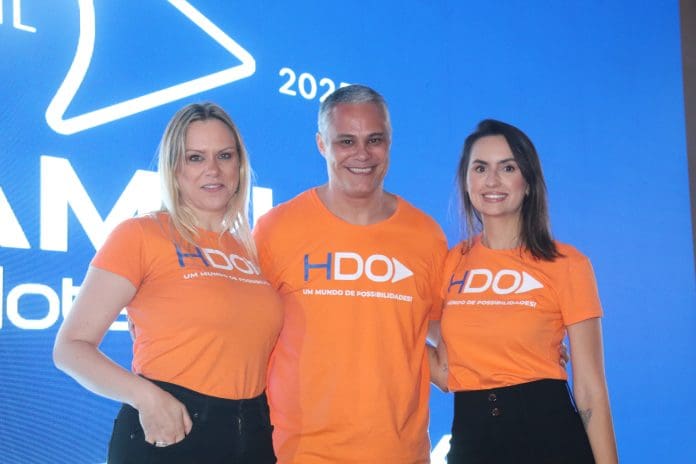 Lia Somavilla, Márcio Nogueira e Bruna Barreto, da HotelDO. Crédito: Maurício Herschander/ Brasilturis
