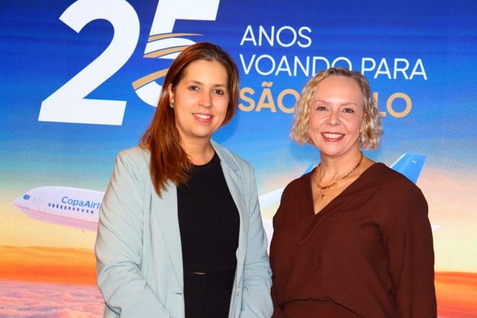 Valéria Padilla, gerente de Marketing da Copa Airlines, e Monica Afonso, gerente de Vendas Brasil. Crédito: Felipe Lima/Brasilturis
