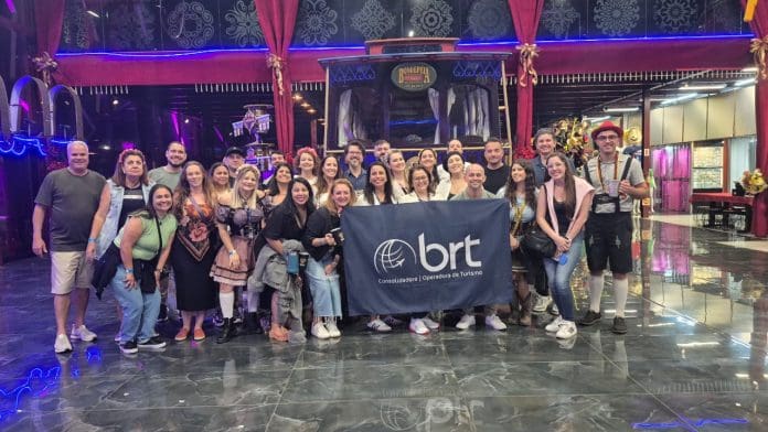 Camarote BRT promove famtour na Oktoberfest 2025 e reúne 80 agentes do Nordeste em experiência exclusiva em Blumenau. Camarote BRT promove famtour na Oktoberfest 2025 e reúne 80 agentes do Nordeste em experiência exclusiva em Blumenau.