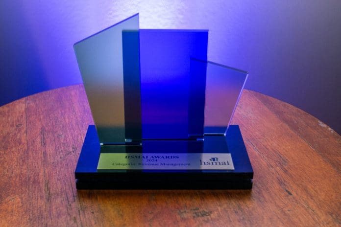 Troféu do HSMAI Awards 2024 Crédito: Divulgação/HSMAI