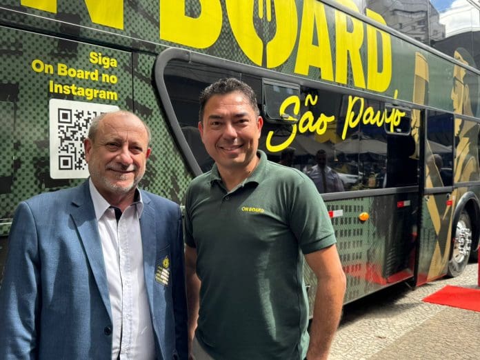 Toni Sando, presidente do São Paulo Convention & Visitors Bureau, e Rafael Sampaio, um dos fundadores da On Board Bus. Crédito: Felipe Lima/Brasilturis