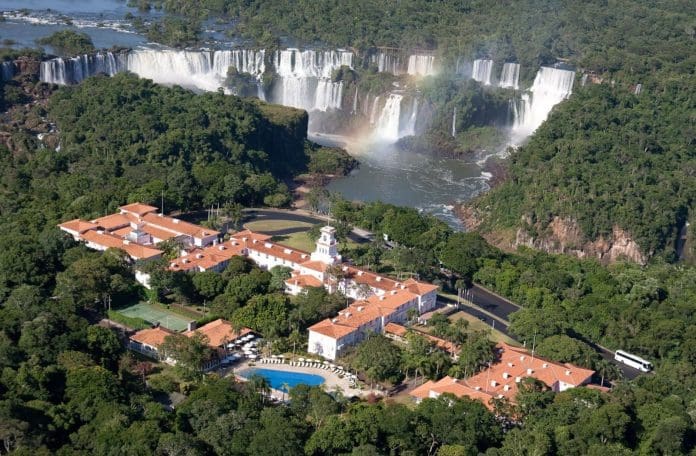 Hotel das Cataratas, da rede Belmond, é um dos dois hotéis brasileiros com três chaves Michelin. Crédito: Divulgação