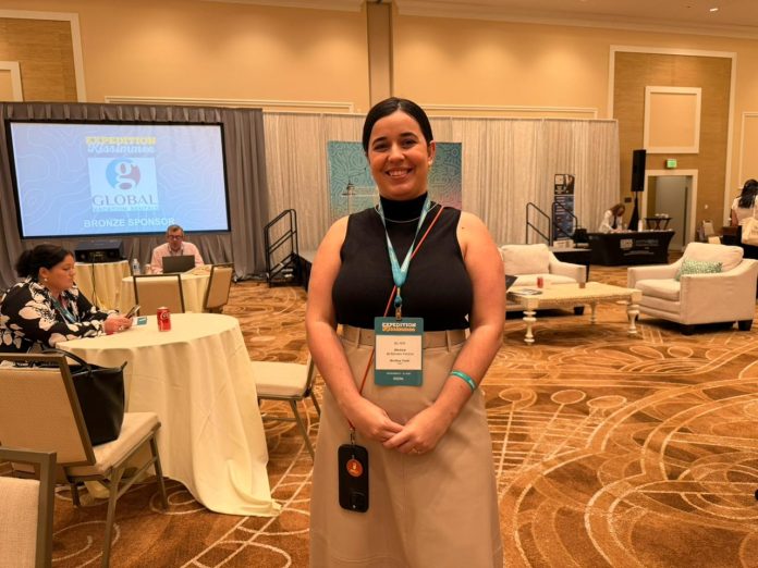 Jéssica Moraes, da BestBuy Travel, durante o Expedition Kissimmee. Crédito: Amanda Leonel/Brasilturis