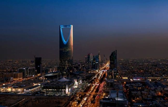Riad é a capital e maior cidade da Arábia Saudita, com uma mistura de arranha-céus modernos e atrações históricas e culturais Crédito: Divulgação