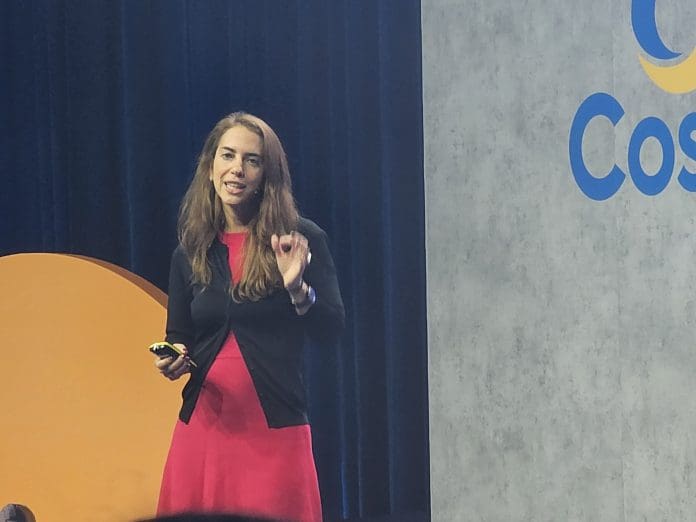 Karen Lellouche Tordjman, managing director e senior partner da Boston Consulting Group, durante apresentação no Costa Global Summit, em Barcelona. Crédito: Kamilla Alves/Brasilturis