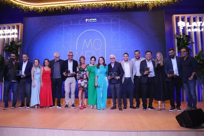 Operadoras que mais venderam Latam em 2025 são reconhecidas e homenageadas pela companhia. Crédito: Maurício Herschander/ Brasilturis