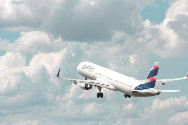 Latam amplia número de voos em Minas Gerais a partir de março de 2026