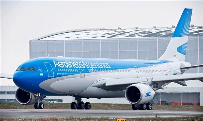 Aerolíneas Argentinas opera Airbus A330 na rota Buenos Aires–Rio para ampliar capacidade durante festas e verão. Aerolíneas Argentinas opera Airbus A330 na rota Buenos Aires–Rio para ampliar capacidade durante festas e verão.