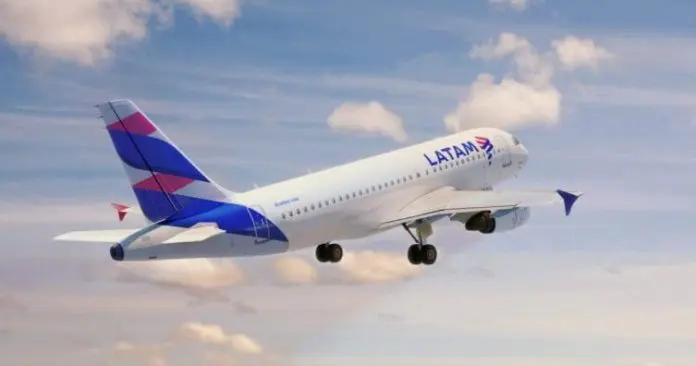 Latam terá voos diários para Barcelona e retomará a rota sazonal para Bariloche durante o inverno de 2026. Crédito: Divulgação/Latam