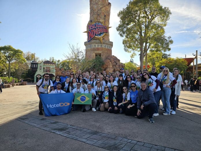 Agentes de viagens latino-americanos do Summit HotelDO durante visita técnica ao Islands of Adventure, em Orlando Crédito: Kamilla Alves/Brasilturis