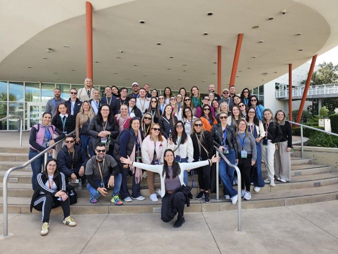 Grupo de agentes de viagens brasileiros foram guiados por Gisele Sano, coordenadora de Vendas do Universal Orlando Resorts Crédito: Kamilla Alves/Brasilturis