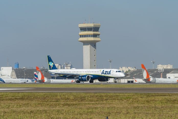 Azul reforça a modernização da frota em 2025 com a incorporação de 16 aeronaves, entre jatos Embraer 195-E2 e turboélices ATR 72-600. Crédito: Divulgação/Azul