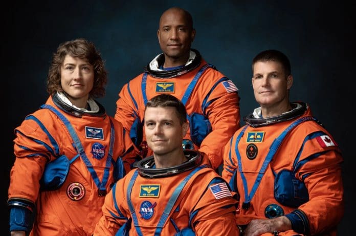 Pacote especial do Kennedy Space Center amplia a experiência do visitante para acompanhar o lançamento histórico da missão Artemis II. Crédito: Reprodução/Kennedy Space Center Visitor Complex Official Website Pacote especial do Kennedy Space Center amplia a experiência do visitante para acompanhar o lançamento histórico da missão Artemis II. Crédito: Reprodução/Kennedy Space Center Visitor Complex Official Website