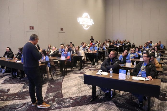 Marcio Nogueira, diretor-geral da HotelDo para o Brasil, apresentou projeção de crescimento e estrutura atual da operadora aos agentes de viagens. Crédito Kamilla Alves/Brasilturis