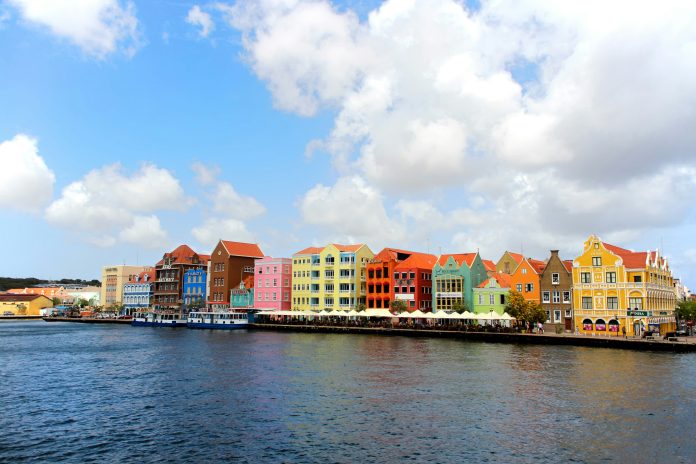 País foi o quinto maior mercado emissor em Curçao durante dezembro e cresceu 21% no período. Crédito: Cole Marshall/ Unsplash País foi o quinto maior mercado emissor em Curçao durante dezembro e cresceu 21% no período. Crédito: Cole Marshall/ Unsplash
