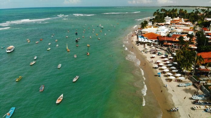 Fiscalização na orla de Porto de Galinhas será reforçada durante todo o verão para coibir práticas abusivas. Crédito: Alex Nepomuceno/pexels Fiscalização na orla de Porto de Galinhas será reforçada durante todo o verão para coibir práticas abusivas. Crédito: Alex Nepomuceno/pexels