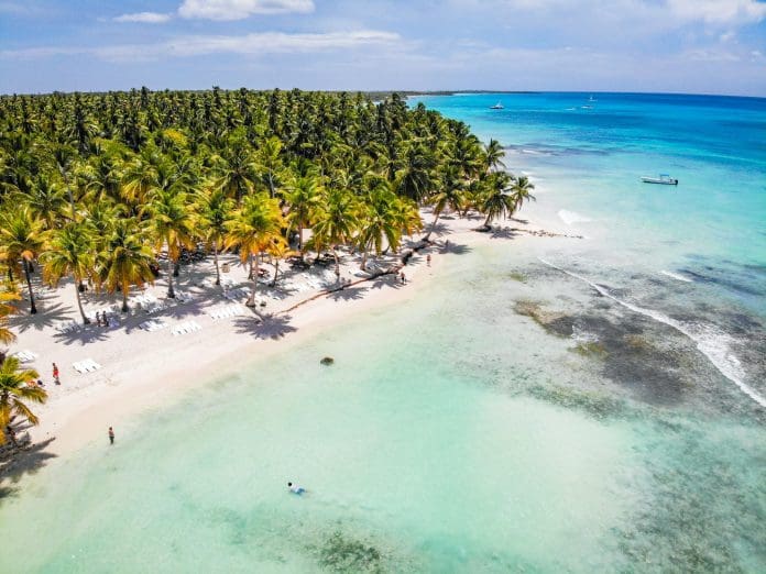 Punta Cana passa a contar com voo direto da Latam a partir de São Paulo em julho de 2026. Crédito: Marc Coenen/pexels