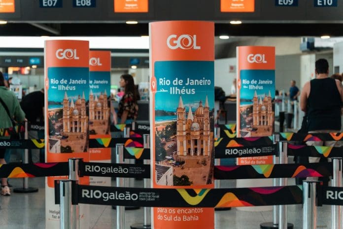 O check-in da GOL no aeroporto RIOgaleão (GIG) indica a mais nova rota sazonal da Companhia, que liga Ilhéus à Cidade Maravilhosa Crédito: Divulgação/Gol