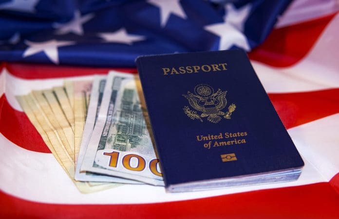 Medida em estudo pode exigir caução financeira elevada de viajantes estrangeiros ao solicitar visto para os Estados Unidos. Crédito: Pixabay Medida em estudo pode exigir caução financeira elevada de viajantes estrangeiros ao solicitar visto para os Estados Unidos. Crédito: Pixabay